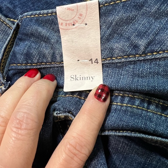 TORRID π Crop Skinny Jeansπ With Embroider Lace CutOut Style π NWTπ - Picture 4 of 7